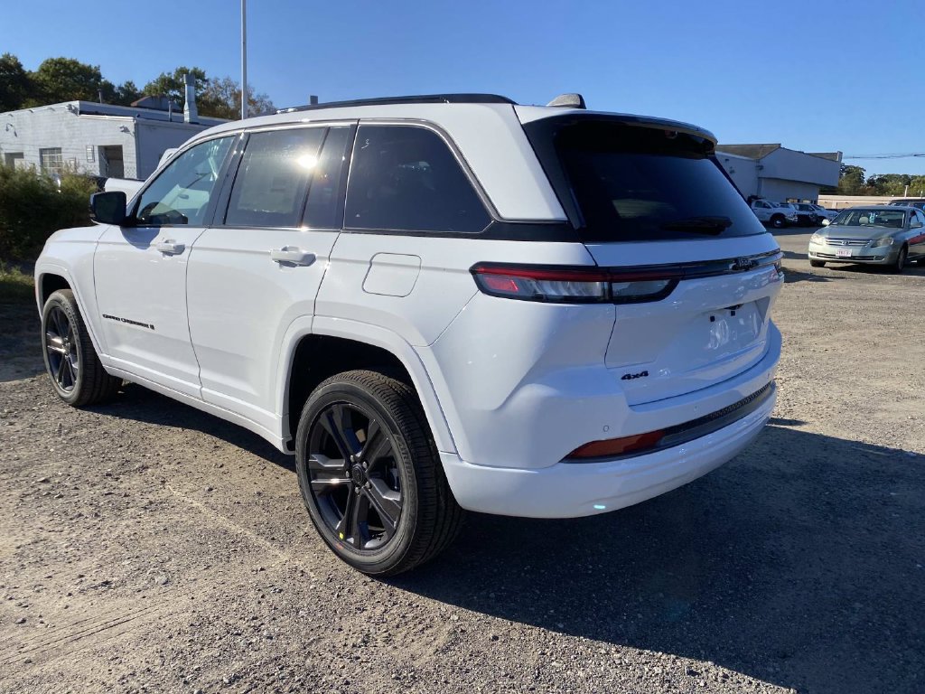New 2027 Jeep Grand Cherokee Limited AWD/4WD image 3