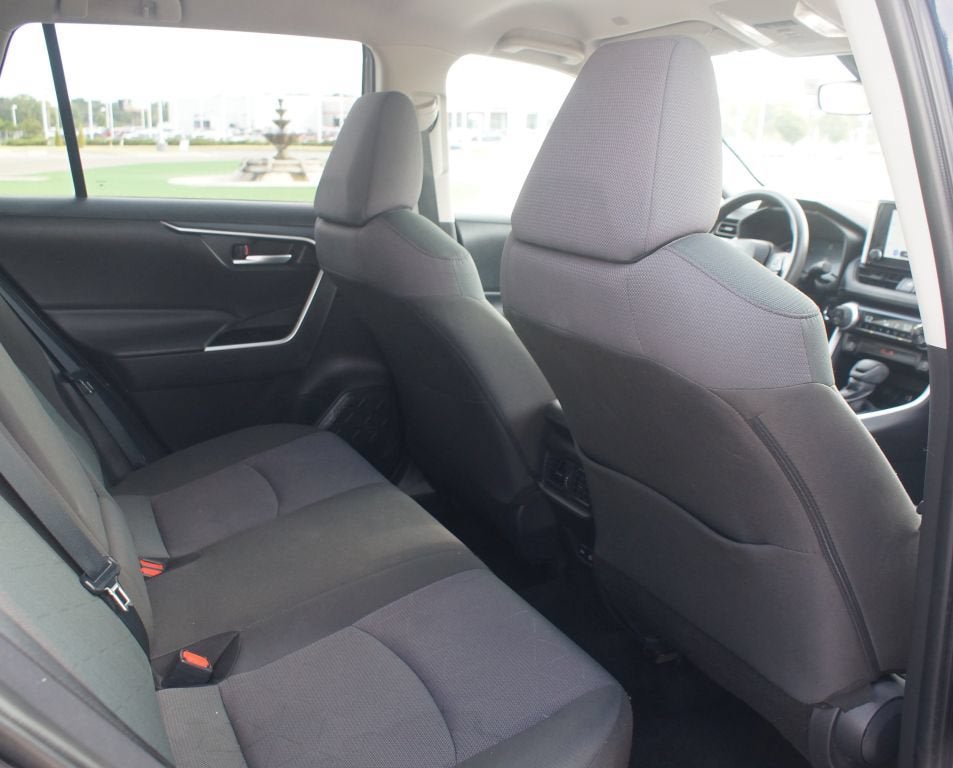 Used 2025 Toyota RAV4 XLE AWD/4WD image 21