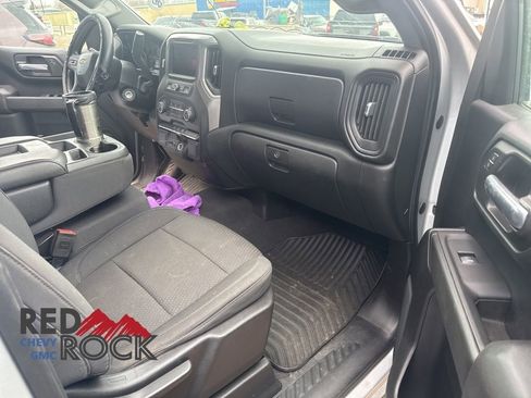 Used 2020 Chevrolet Silverado 1500 Custom w/ Custom Value Package AWD/4WD image 4