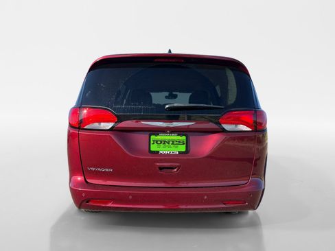 Used 2021 Chrysler Voyager LX FWD image 5
