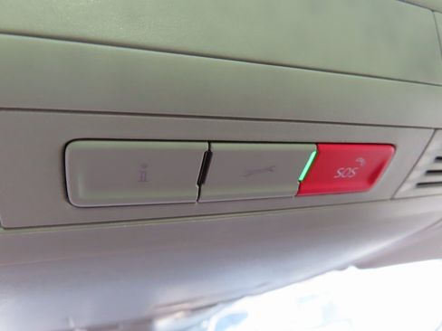 New 2026 Volkswagen Taos SE image 14