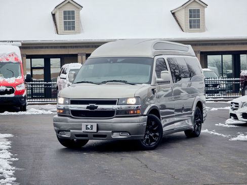 Used 2025 Chevrolet Express 2500 w/ Driver Convenience Package image 9