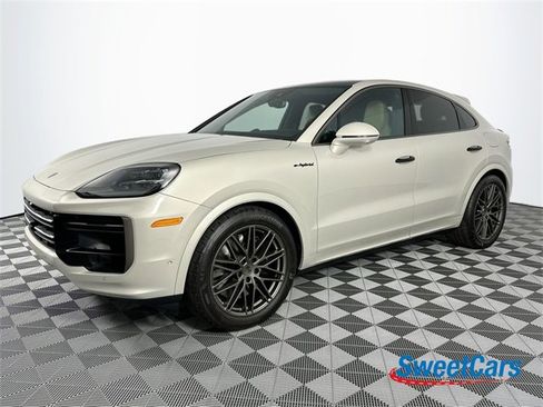 Used 2025 Porsche Cayenne Turbo image 3