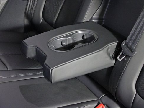 Used 2025 Porsche Macan Turbo image 36