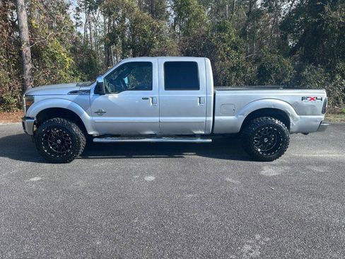 Used 2011 Ford F250 Lariat w/ FX4 Off Road Pkg image 2