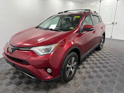 Used 2018 Toyota RAV4 XLE AWD/4WD image 3