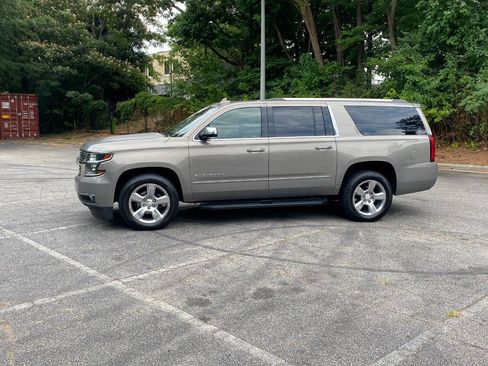 Used 2017 Chevrolet Suburban Premier RWD image 8