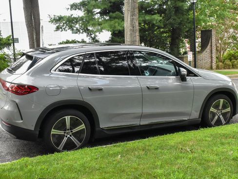 Used 2023 Mercedes-Benz EQE 350+ 4MATIC SUV w/ Exclusive Trim Package image 7