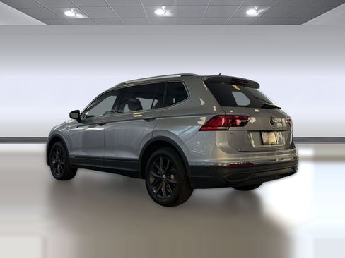 Used 2024 Volkswagen Tiguan SE w/ Panoramic Sunroof Package AWD/4WD image 3