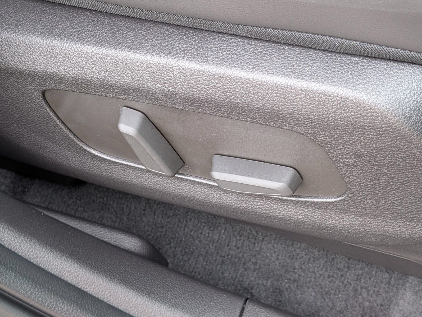 New 2027 Kia Carnival SX w/ Dark Edition Package FWD image 31