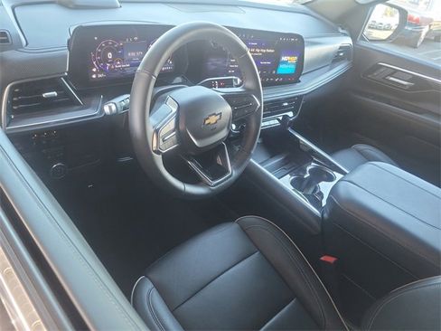New 2025 Chevrolet Suburban Premier image 6