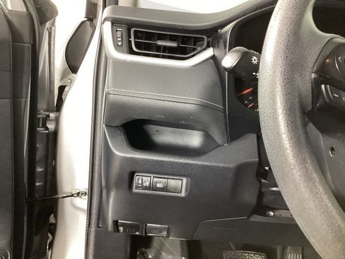 Used 2020 Toyota RAV4 XLE AWD/4WD image 12