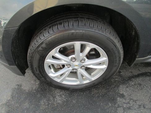 Used 2017 Chevrolet Equinox LT w/ Convenience Package image 12