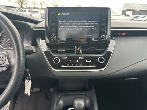 Used 2022 Toyota Corolla LE image 27