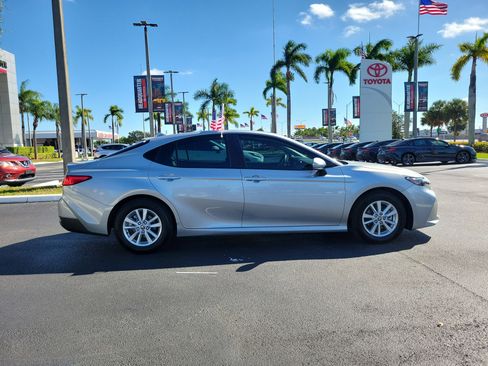 Used 2025 Toyota Camry LE image 13