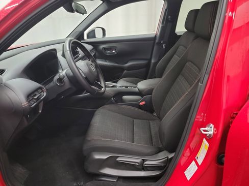 Certified 2025 Honda HR-V Sport image 12