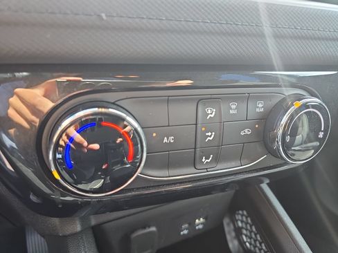 Used 2025 Chevrolet TrailBlazer LT FWD image 21