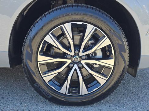 Used 2025 Volvo XC60 B5 Plus AWD/4WD image 10