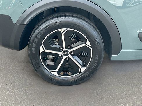 Used 2024 Kia Niro EX FWD image 30