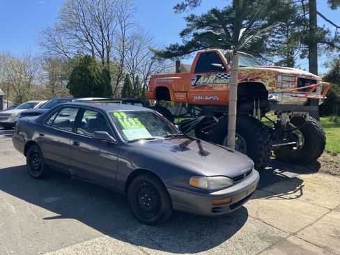 Used 1996 Toyota Camry LE FWD image 2