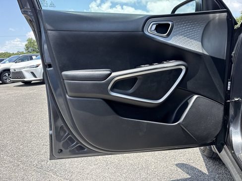 Used 2021 Kia Soul LX FWD image 12