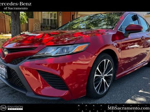 Used 2019 Toyota Camry SE FWD image 1