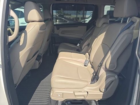 Used 2018 Honda Odyssey Elite image 7