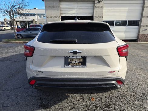 New 2026 Chevrolet Trax RS w/ Sunroof Package image 4
