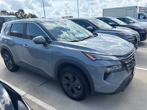Used 2026 Nissan Rogue SV FWD image 1