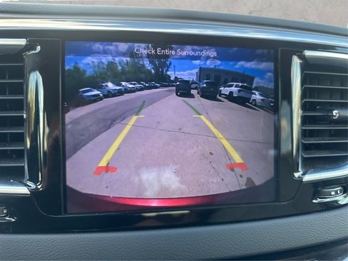 Used 2018 Chrysler Pacifica Touring-L Plus w/ Tire & Wheel Group FWD image 32