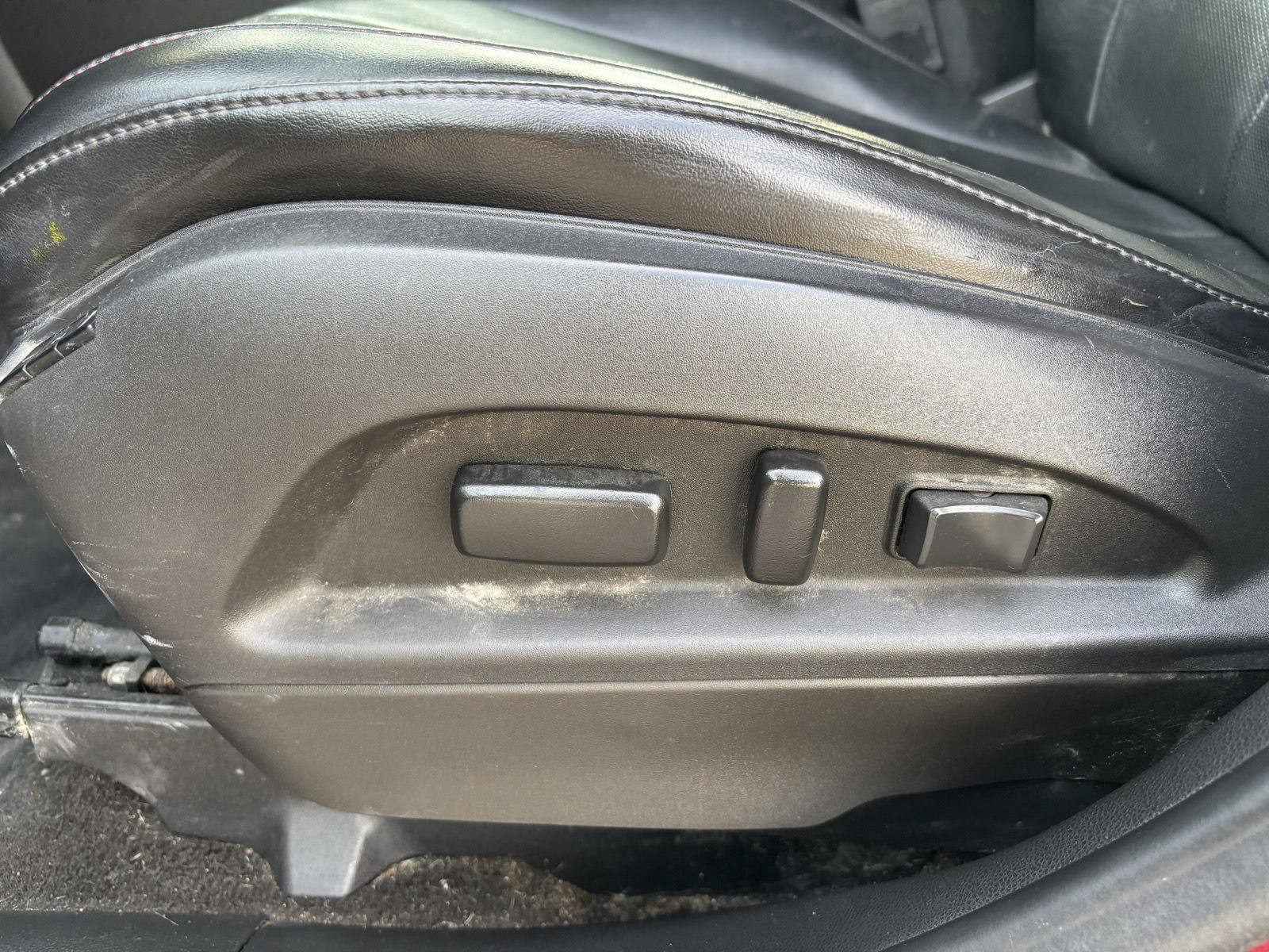 Used 2016 Chevrolet Equinox LTZ w/ Enhanced Convenience Package FWD image 13