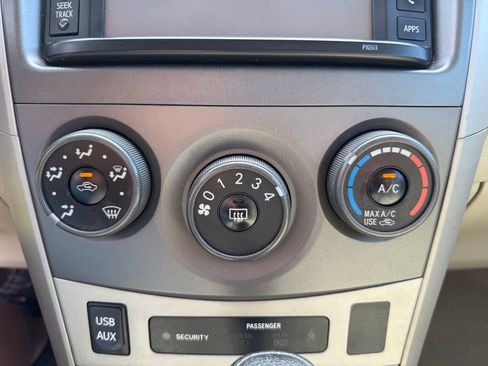 Used 2012 Toyota Corolla LE FWD image 29