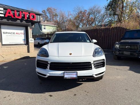 Used 2022 Porsche Cayenne Platinum Edition image 2