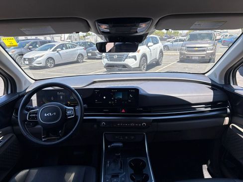 Used 2026 Kia Carnival FWD image 36