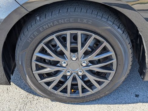 Used 2021 Toyota Corolla LE image 23