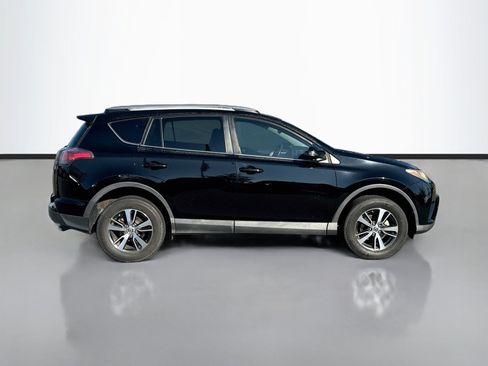 Used 2018 Toyota RAV4 XLE FWD image 6