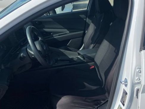 Used 2025 Hyundai Elantra Sport FWD image 5