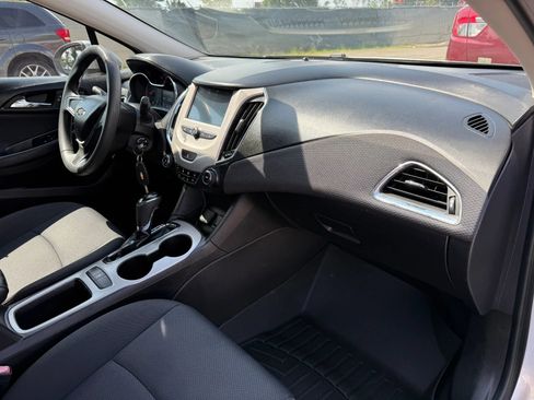 Used 2018 Chevrolet Cruze LS FWD image 19