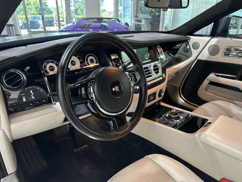 Used 2015 Rolls-Royce Wraith RWD image 3