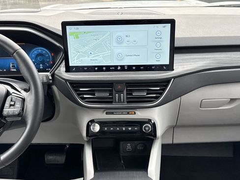 Certified 2025 Ford Escape Platinum w/ Premium Technology Package image 12