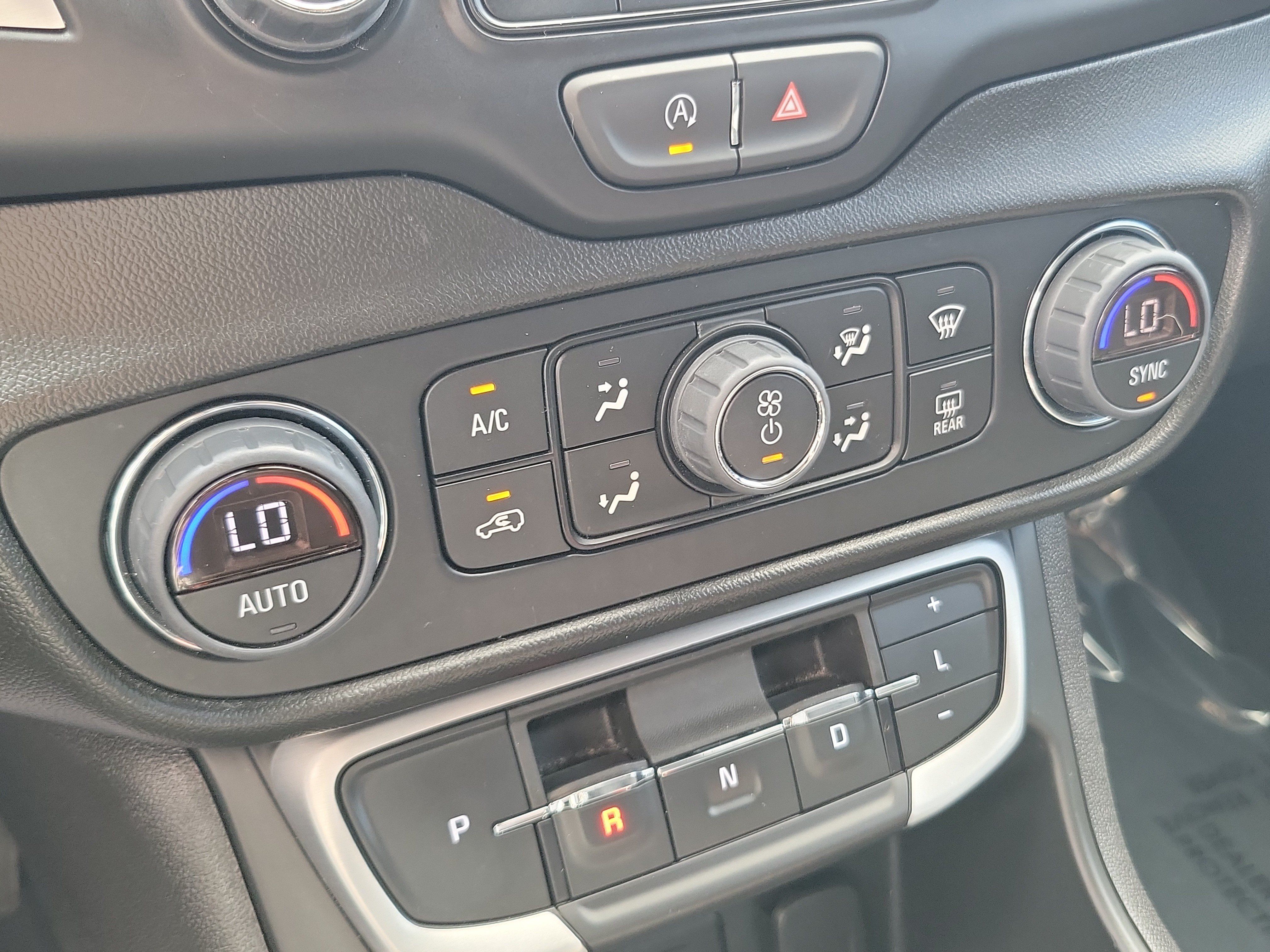 Used 2024 GMC Terrain SLT FWD image 25