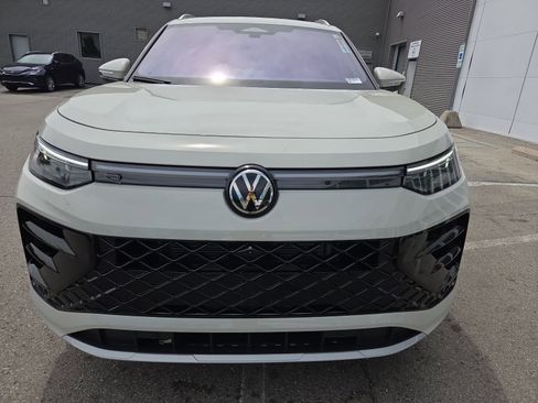 New 2026 Volkswagen Tiguan SEL R-Line AWD/4WD image 4