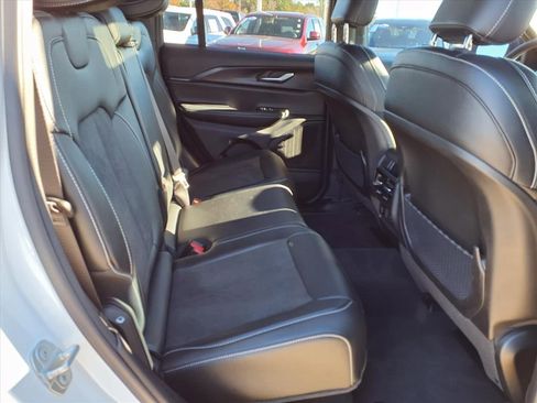 Used 2024 Jeep Grand Cherokee Altitude image 18