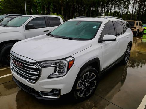 Used 2023 GMC Terrain SLT FWD image 1