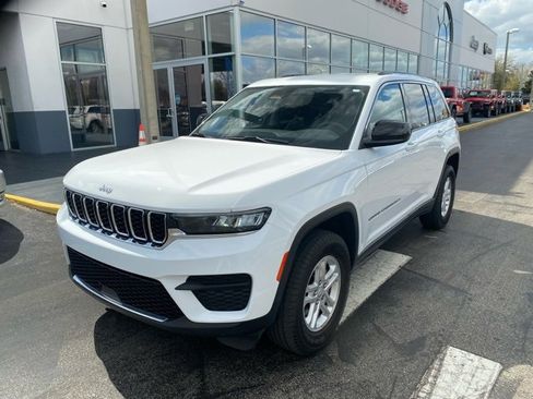 Used 2023 Jeep Grand Cherokee Laredo w/ Luxury Tech Group I image 4