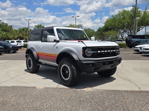 Used 2023 Ford Bronco Outer Banks w/ Sasquatch Package AWD/4WD image 2