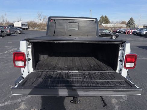 Used 2021 Jeep Gladiator Willys image 8