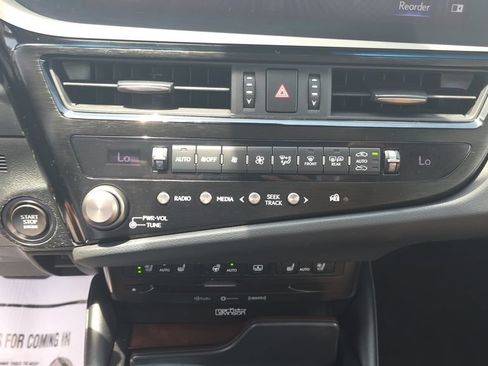 Used 2022 Lexus ES 350 Ultra Luxury w/ Accessory Package 2 FWD image 19
