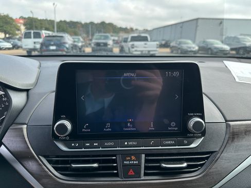 Used 2024 Nissan Altima 2.5 SV image 11