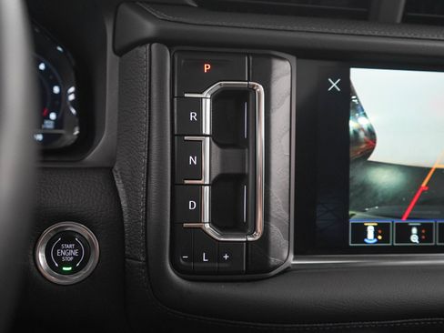 Used 2022 GMC Yukon Denali w/ Denali Premium Package AWD/4WD image 24